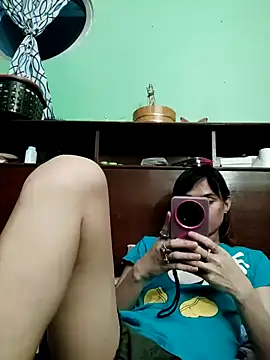Snapshot of QueenSoreal chatting on 04/22/26, 01:45 QueenSoreal online show from 04/22/26, 01:45