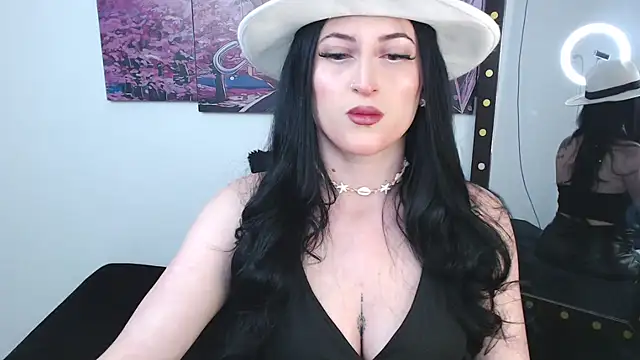 Snapshot of Evelyn_Sheeran chatting on 10/29/25, 02:36 Evelyn Sheeran online show from 10/29/25, 02:36