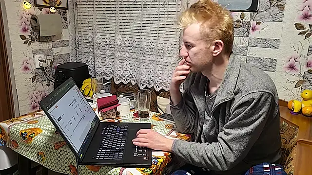 Vuitton online show from 04/15/26, 06:48