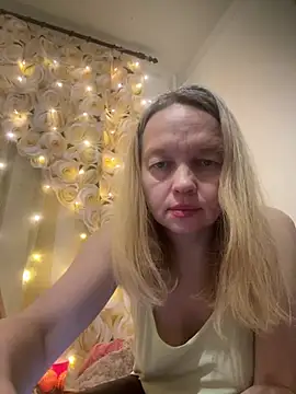 Snapshot of Susanel chatting on 12/20/24, 02:16 Susanel online show from 12/20/24, 02:16