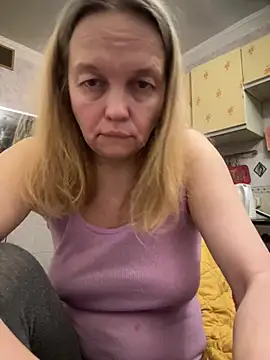 Snapshot of Susanel chatting on 01/03/25, 02:51 Susanel online show from 01/03/25, 02:51