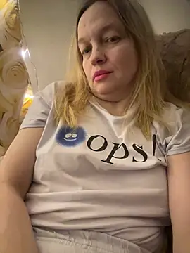 Snapshot of Susanel chatting on 01/09/25, 04:49 Susanel online show from 01/09/25, 04:49