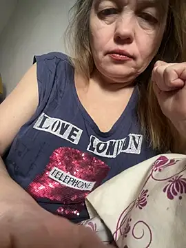 Snapshot of Susanel chatting on 03/05/25, 08:32 Susanel online show from 03/05/25, 08:32