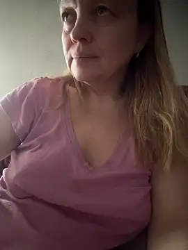 Snapshot of Susanel chatting on 03/06/25, 09:03 Susanel online show from 03/06/25, 09:03