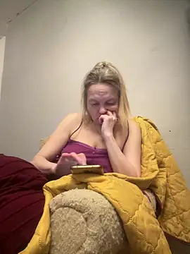 Snapshot of Susanel chatting on 03/17/25, 05:05 Susanel online show from 03/17/25, 05:05