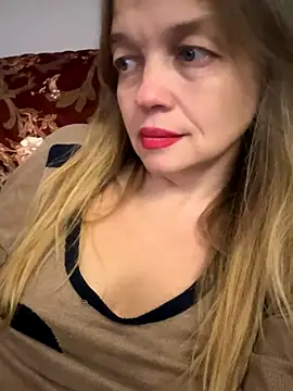 Snapshot of Susanel chatting on 09/17/25, 08:32 Susanel online show from 09/17/25, 08:32