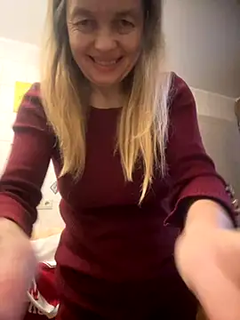 Snapshot of Susanel chatting on 10/23/25, 07:34 Susanel online show from 10/23/25, 07:34