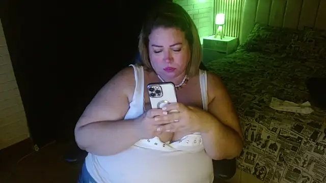 Snapshot of bella_savati chatting on 02/07/25, 01:04 bella savati online show from 02/07/25, 01:04