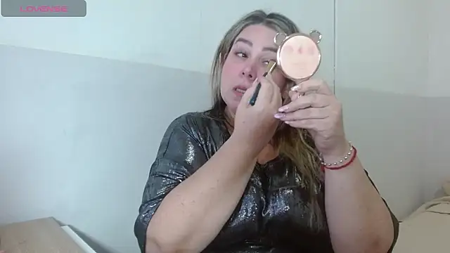 Snapshot of bella_savati chatting on 09/18/25, 12:34 bella savati online show from 09/18/25, 12:34