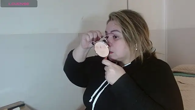 Snapshot of bella_savati chatting on 09/19/25, 05:46 bella savati online show from 09/19/25, 05:46