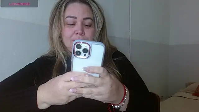 Snapshot of bella_savati chatting on 09/27/25, 01:10 bella savati online show from 09/27/25, 01:10