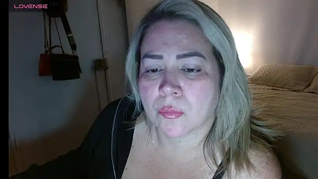 Snapshot of bella_savati chatting on 10/11/25, 11:14 bella savati online show from 10/11/25, 11:14