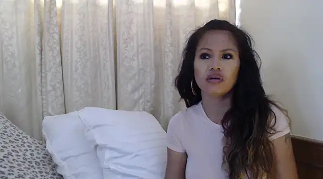 Snapshot of nareethai chatting on 02/15/25, 06:55 nareethai online show from 02/15/25, 06:55