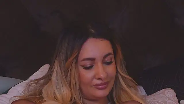 YaaraCollins online show from 12/04/24, 03:15