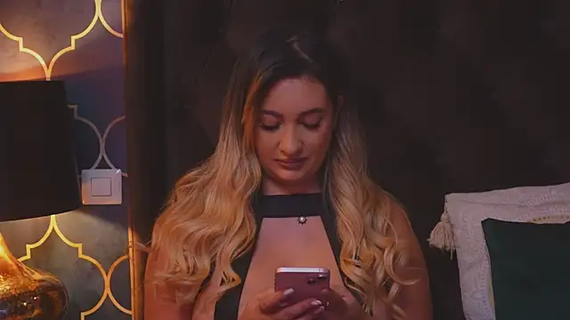 YaaraCollins online show from 12/13/24, 08:37