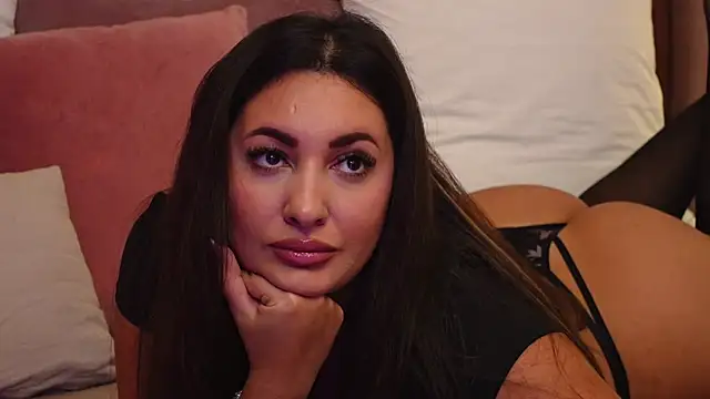 YaaraCollins online show from 10/17/25, 07:05