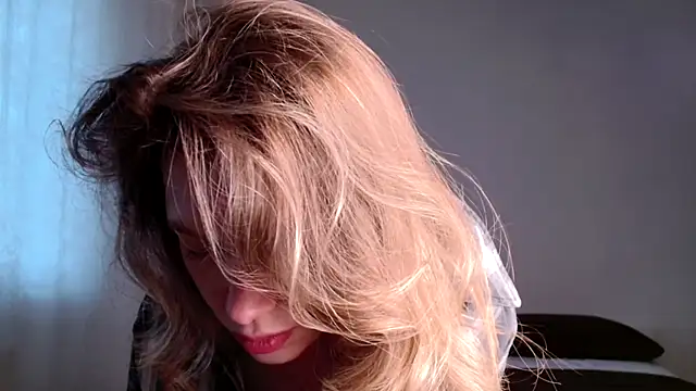 Snapshot of Milky___Way chatting on 09/17/25, 03:03 Milky Way online show from 09/17/25, 03:03