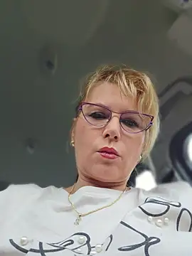 Snapshot of elacoquette chatting on 04/18/26, 01:04 elacoquette online show from 04/18/26, 01:04