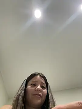 Snapshot of kiarafonseca_ chatting on 02/13/25, 01:19 kiarafonseca online show from 02/13/25, 01:19