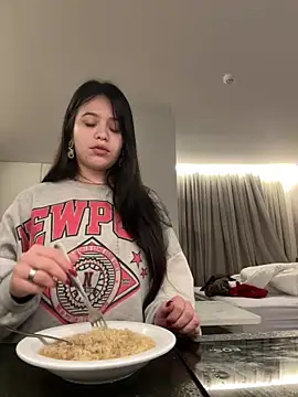 Snapshot of kiarafonseca_ chatting on 10/08/25, 12:30 kiarafonseca online show from 10/08/25, 12:30