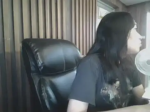 Snapshot of sara_kimoo chatting on 03/12/25, 10:39 sara kimoo online show from 03/12/25, 10:39