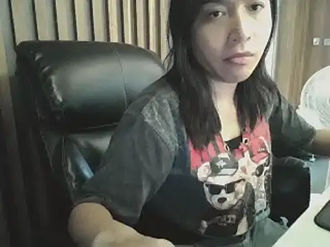 Snapshot of sara_kimoo chatting on 03/18/25, 08:15 sara kimoo online show from 03/18/25, 08:15