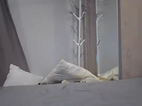 Snapshot of sara_kimoo chatting on 10/03/25, 10:34 sara kimoo online show from 10/03/25, 10:34