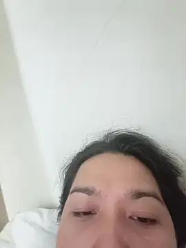 Snapshot of sara_kimoo chatting on 10/24/25, 01:35 sara kimoo online show from 10/24/25, 01:35