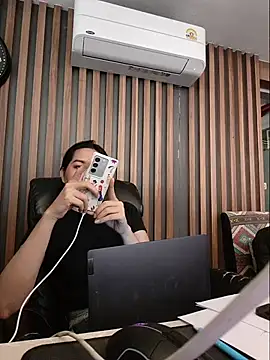 Snapshot of sara_kimoo chatting on 10/28/25, 10:19 sara kimoo online show from 10/28/25, 10:19