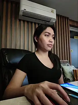 Snapshot of sara_kimoo chatting on 10/29/25, 01:24 sara kimoo online show from 10/29/25, 01:24