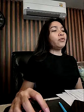 Snapshot of sara_kimoo chatting on 11/01/25, 10:17 sara kimoo online show from 11/01/25, 10:17