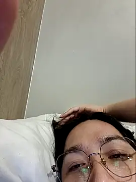 Snapshot of sara_kimoo chatting on 11/03/25, 08:10 sara kimoo online show from 11/03/25, 08:10