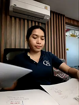 Snapshot of sara_kimoo chatting on 11/17/25, 01:39 sara kimoo online show from 11/17/25, 01:39