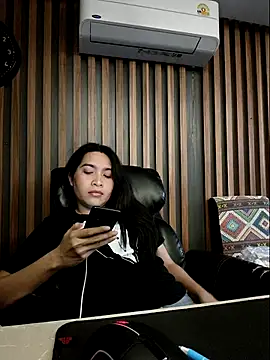 Snapshot of sara_kimoo chatting on 11/23/25, 01:44 sara kimoo online show from 11/23/25, 01:44