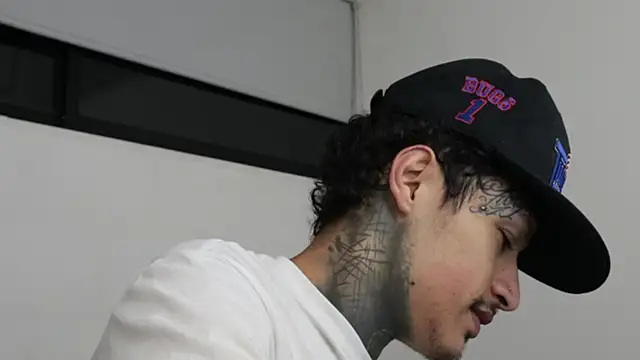 trieone online show from 01/11/25, 04:59