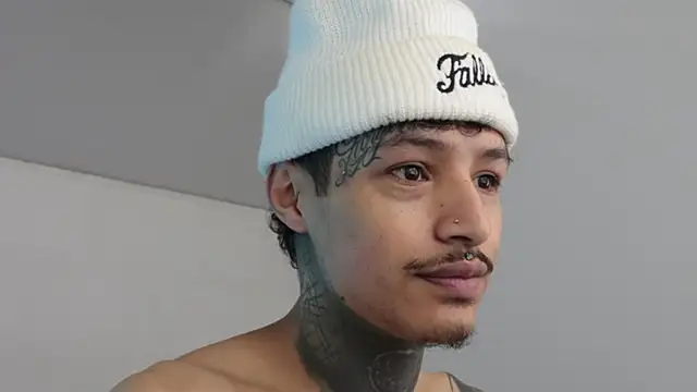 trieone online show from 01/30/25, 02:15