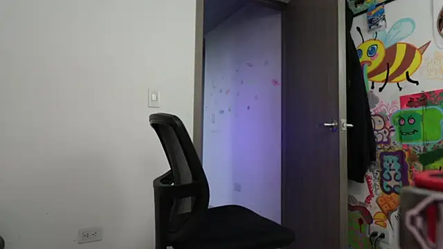 trieone online show from 01/11/26, 02:38