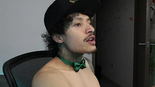 trieone online show from 03/18/26, 02:15