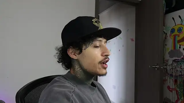 trieone online show from 03/27/26, 02:06