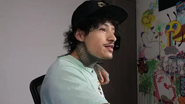 trieone online show from 04/05/26, 02:47