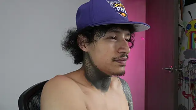 trieone online show from 04/10/26, 02:22