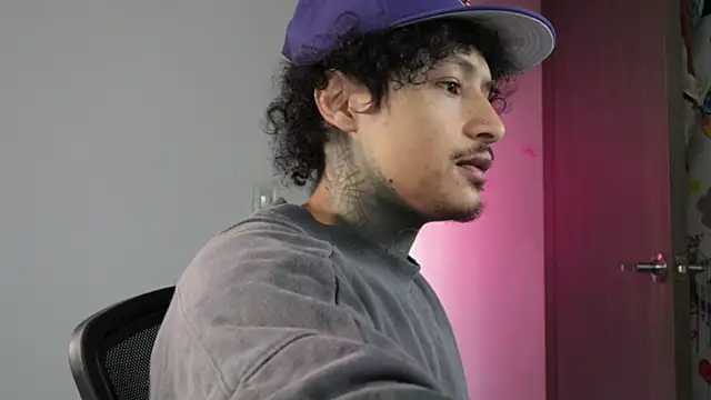 trieone online show from 04/14/26, 02:34