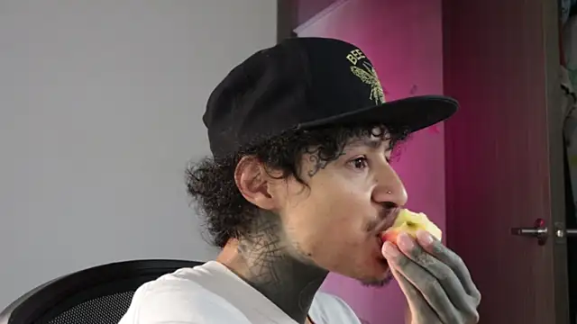 trieone online show from 05/02/26, 02:11