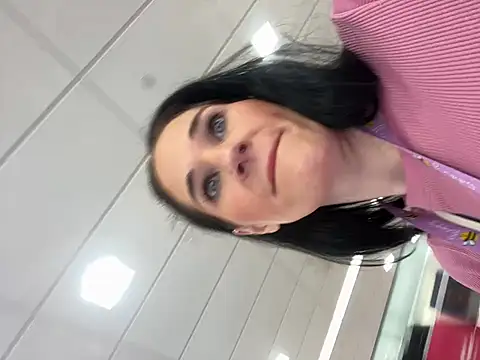 lolabunny9 online show from 02/05/25, 06:37