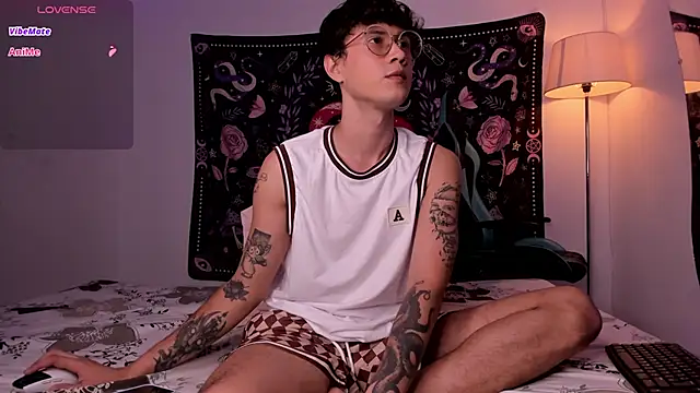 LeaneSeb online show from 12/19/24, 04:57