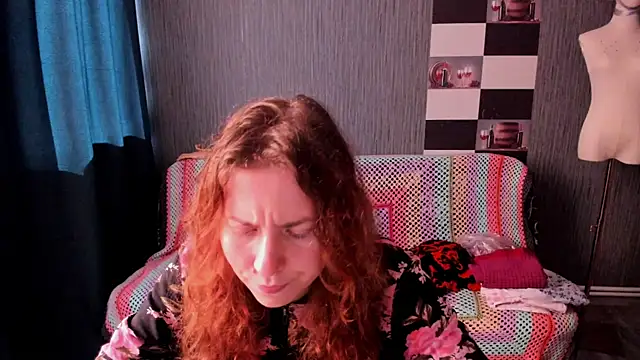 Snapshot of pa1e_pr1ncess chatting on 12/23/25, 08:56 pa1e pr1ncess online show from 12/23/25, 08:56