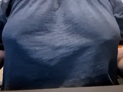 Snapshot of SensualATease chatting on 10/27/25, 02:43 SensualATease online show from 10/27/25, 02:43