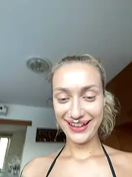 Snapshot of MonicaMilz chatting on 02/03/25, 10:36 MonicaMilz online show from 02/03/25, 10:36