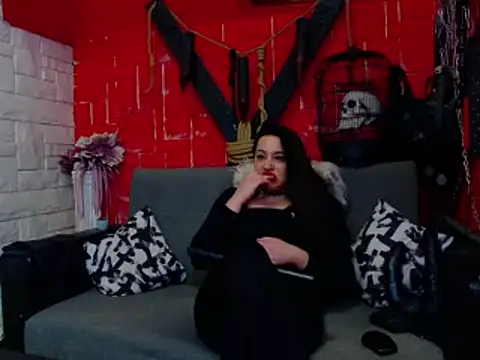 Snapshot of MistressRachelle chatting on 01/28/25, 01:18 MistressRachelle online show from 01/28/25, 01:18