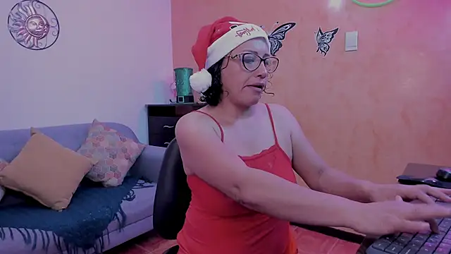 Snapshot of scarlet_wet chatting on 12/19/25, 06:04 scarlet wet online show from 12/19/25, 06:04